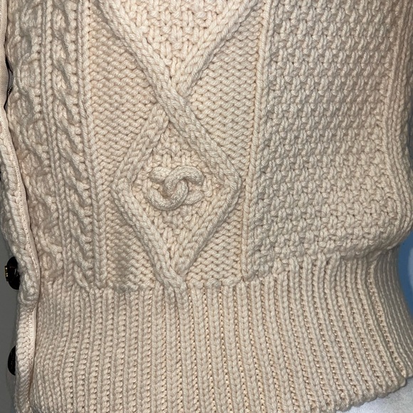 Vintage CHANEL Pure Wool Cable-Knit CC Button Beige Cropped Cardigan Sweater 38 - Picture 14 of 16